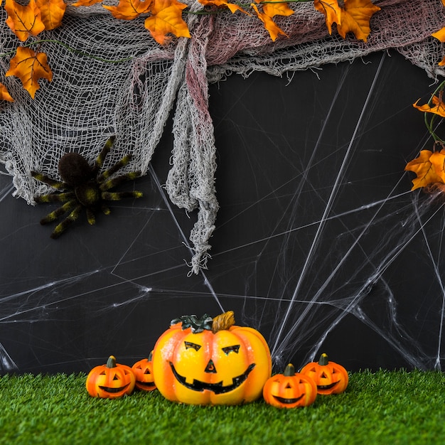 Free Photo halloween composition with net and pumpkins