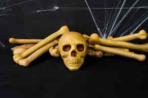 Free photo halloween composition with skull and bones