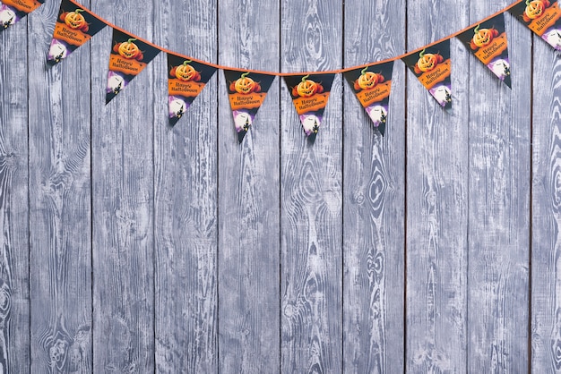 Free photo halloween garland on wooden background