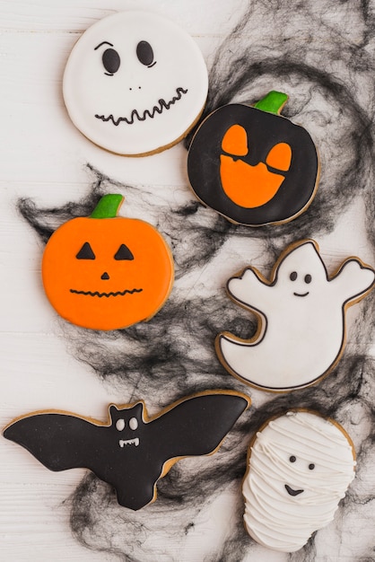 Free photo halloween gingerbread between black cobweb