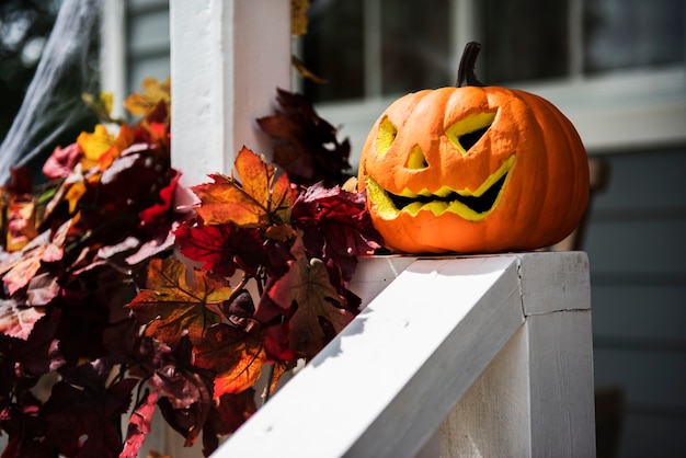 Free photo halloween pumpkins and decorations outside a house