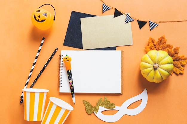 Free Photo halloween stuff around notebook and pen