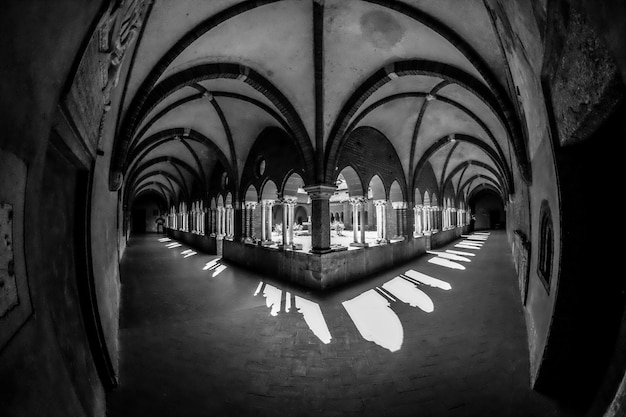 Free photo hallway with arched type windows shot from a corner in black and white