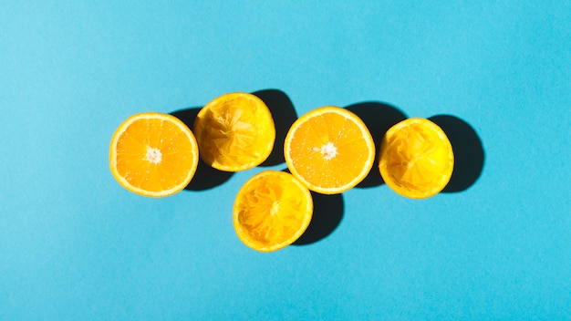 Free photo halves of oranges for making juice