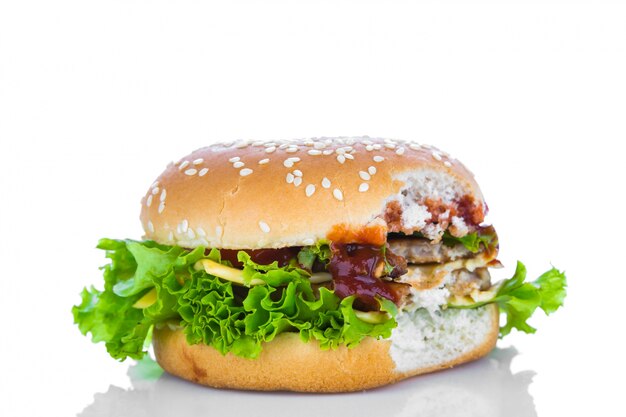 Free Photo hamburger with cheese, lettuce and tomatoes