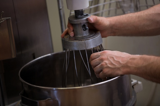 Free photo hand adjusting dough machine