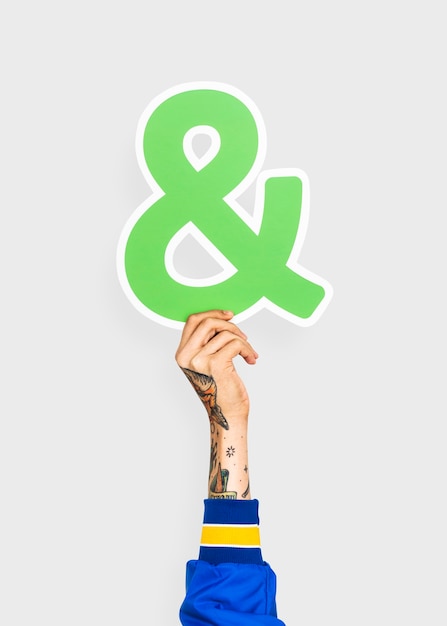 Free photo hand holding an ampersand sign