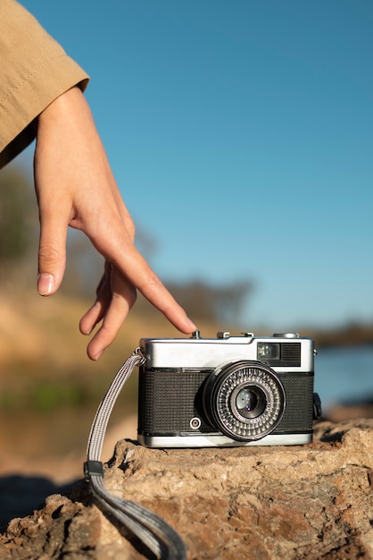 Free photo hand holding photo camera