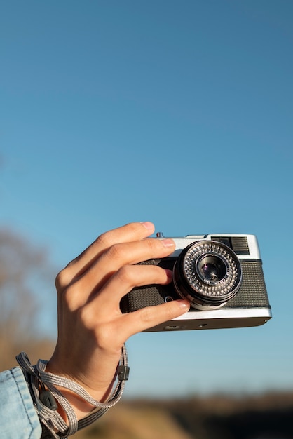 Free photo hand holding photo camera