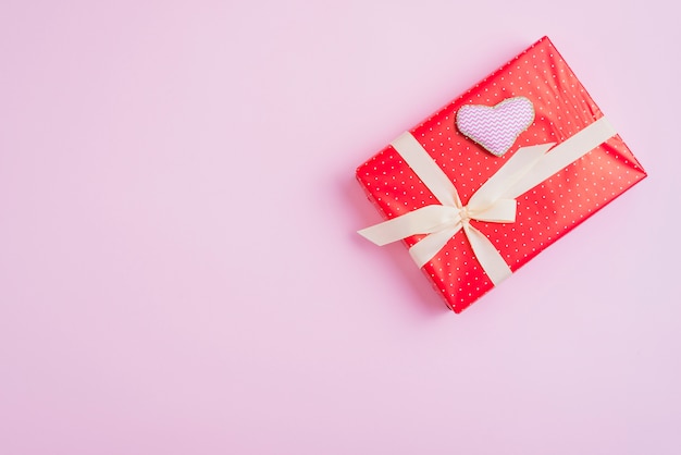 Free photo handmade heart lying on adorable present