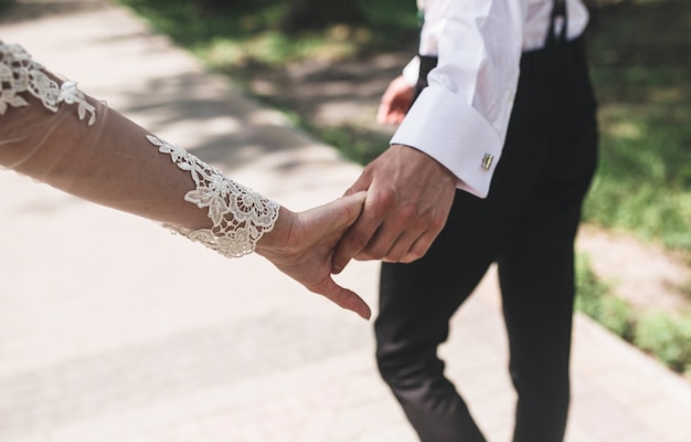 Free photo hands close-up of newlyweds