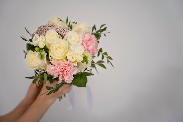 Hands holding beautiful flowers bouquet