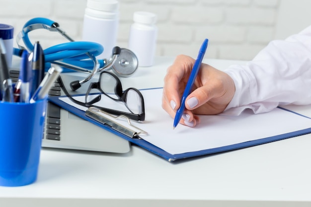 Free photo hands of medical doctor woman with laptop