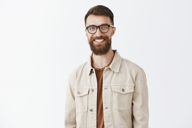 Free photo handsome bearded man smiling