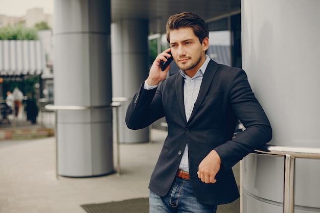 Free Photo handsome businesman in a summer city