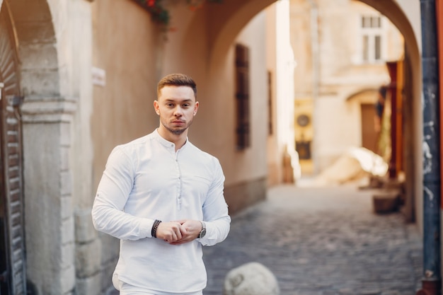 Free Photo handsome businesman in a summer city