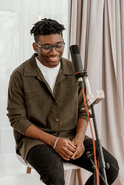 Free Photo handsome male musician at home singing