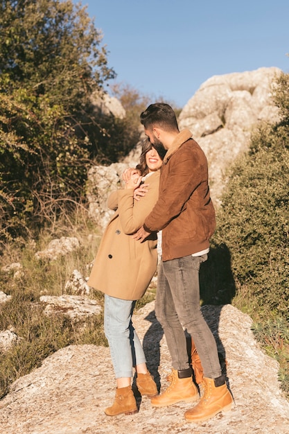 Free photo handsome man embracing his girlfriend