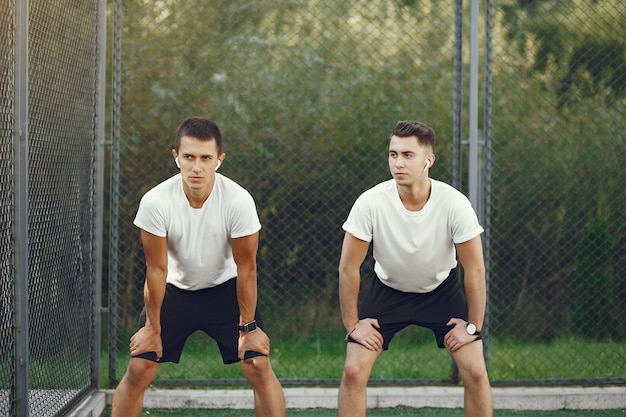 Free photo handsome man training in a summer park