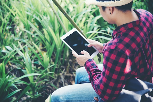 Free photo handsome man using laptop in the travel nature