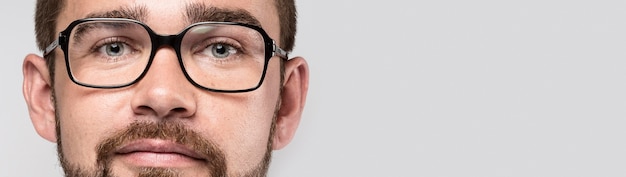 Free photo handsome man wearing glasses with copy space