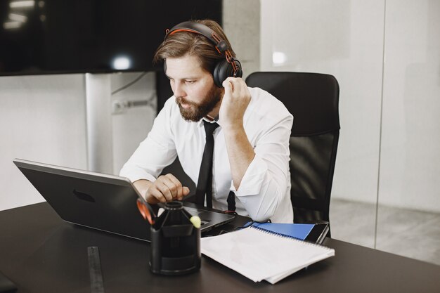 Free Photo handsome man in a white shirt. businessman working online.