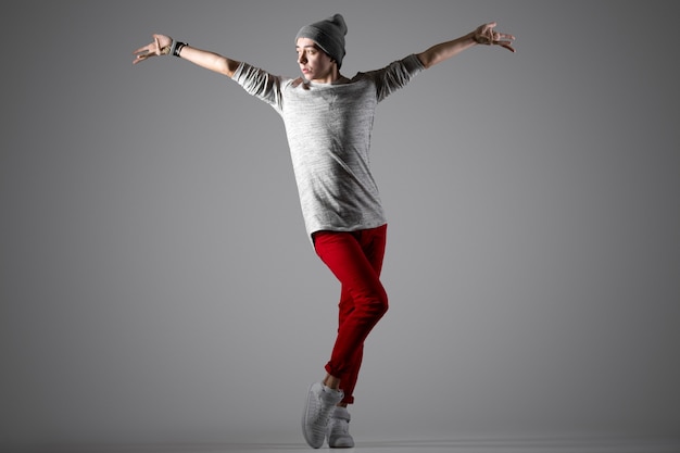 Free photo handsome modern dancer