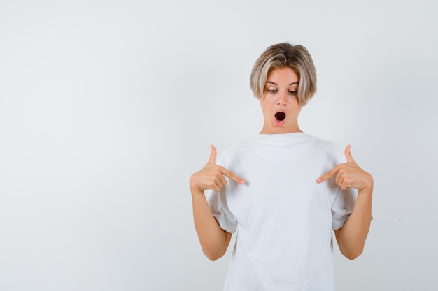 Free Photo handsome teen boy in a white t-shirt