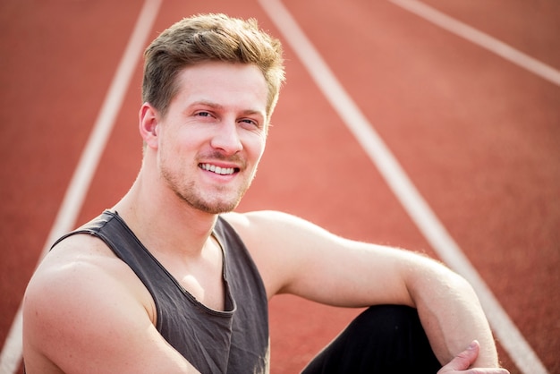 Free photo handsome young runner looking at camera