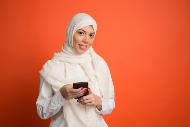 Free photo happy arab woman in hijab