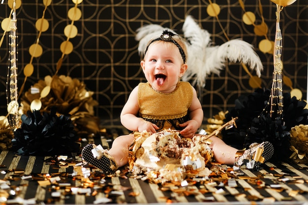 Free photo happy baby eating cake on her first birthday party. cakesmash for little girl