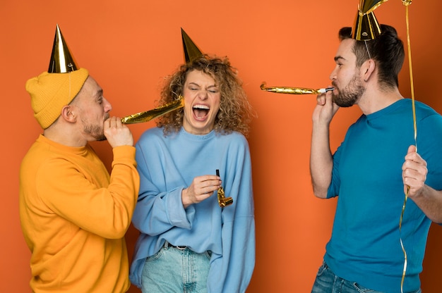 Free Photo happy best friends celebrating at a birthday party