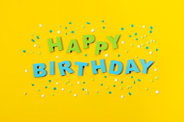 Free photo happy birthday lettering in paper style