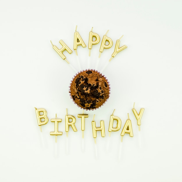 Free photo happy birthday message and delicious muffin