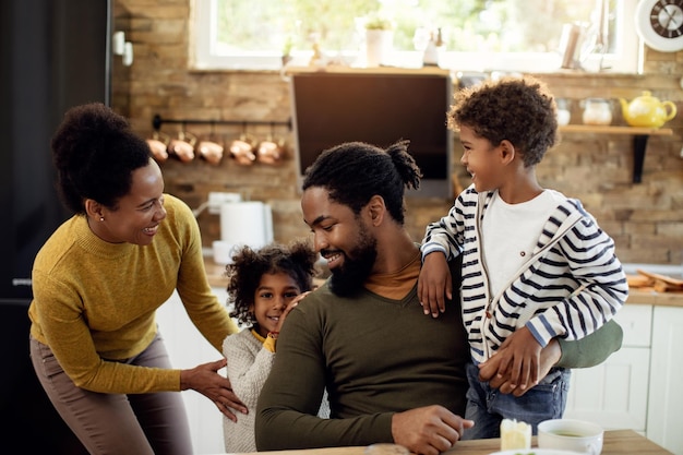 Free photo happy black parents having fun with their son and daughter at home