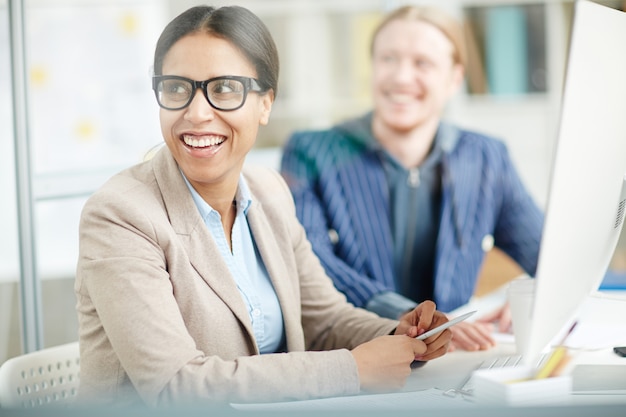 Free Photo happy businesswoman