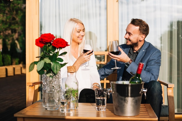 Free Photo happy couple enjoying the drinks in restaurant