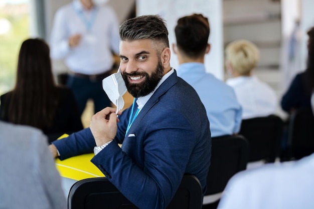 Free photo happy entrepreneur on a business presentation in board room