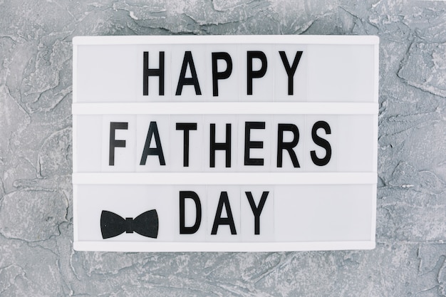 Free photo happy fathers day inscription on tablet