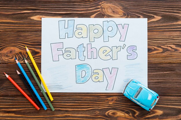 Free photo happy fathers day inscription with toy car