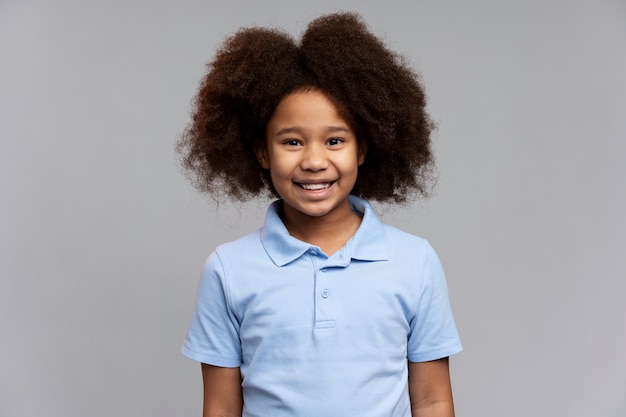 Free photo happy girl with adorable hair smiling