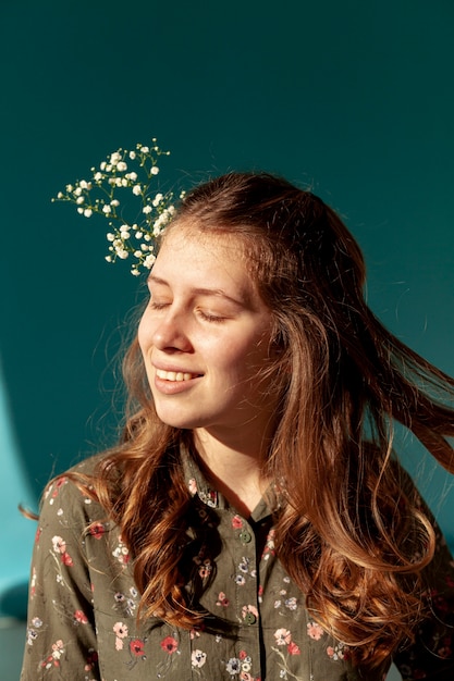 Free photo happy lady posing with flower