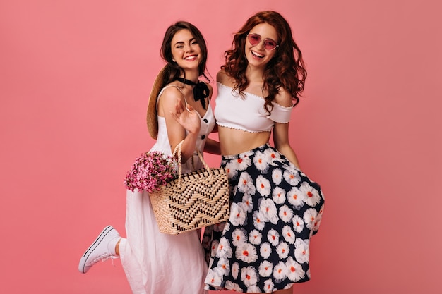 Free photo happy lady in stylish skirt and boater posing on pink wall