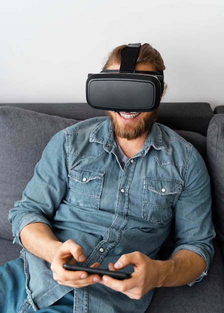 Free photo happy man with vr glasses on couch