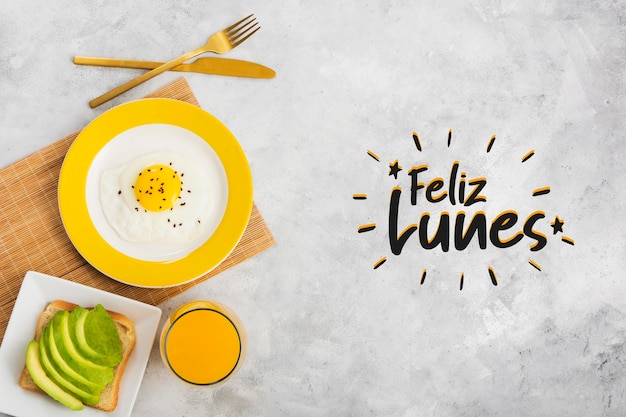 Free photo happy monday concept with delicious breakfast