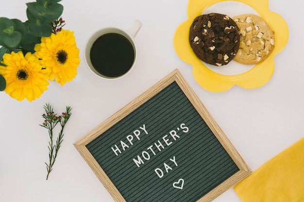 Free photo happy mothers day inscription with coffee and cookies