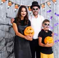 Free photo happy parents with son posing for halloween