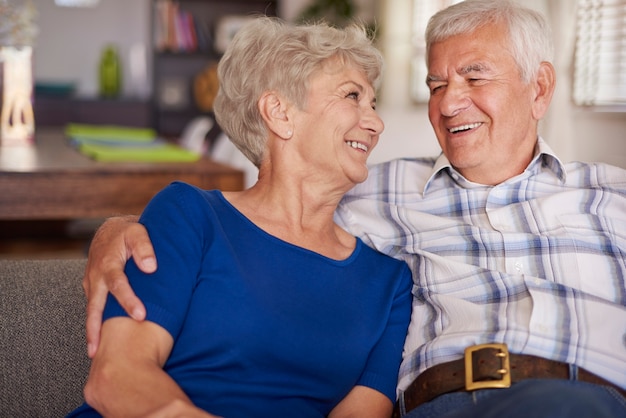 Happy senior couple on te sofa