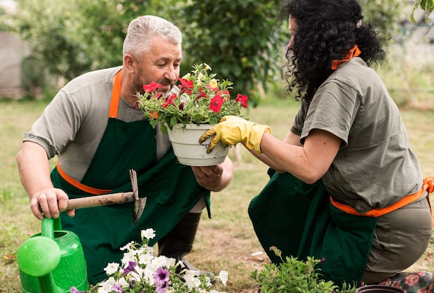 Free photo happy senior couple with flowers