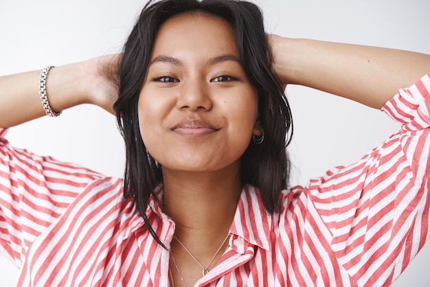 Free photo happy  smiling girl  holding  hands behind her head in lazy pose